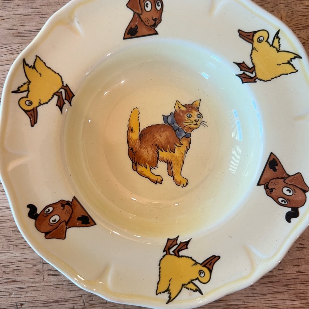 Vintage Child’s Bowl Mount Clemens cat, dog, and duck bowl good condition